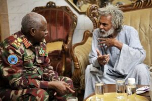 الفريق مفضل يزور أبو عركي البخيت