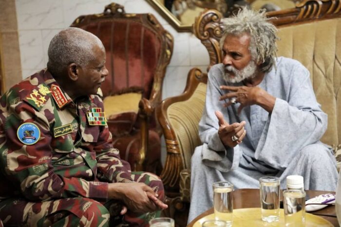 الفريق مفضل يزور أبو عركي البخيت