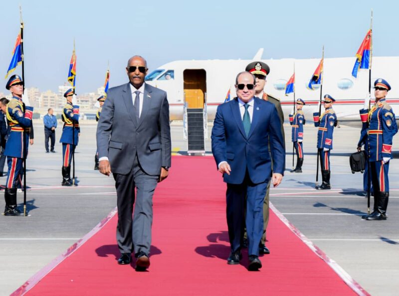 البرهان يصل القاهرة