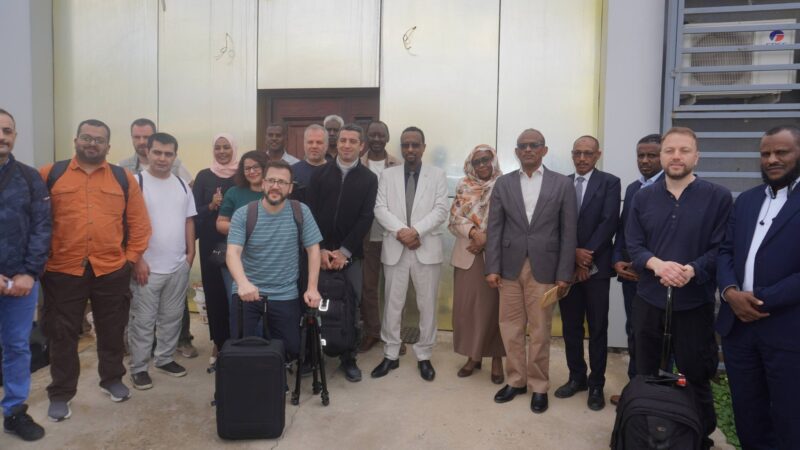 الاعيسر يلتقي صحفيين اتراك